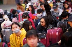 Quá nhiều áp lực, người Việt xa quê không dám về ăn Tết