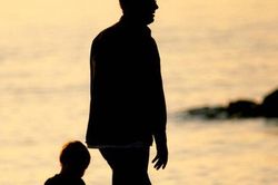 Chồng làm đơn đề nghị xét nghiệm quan hệ huyết thống giữa vợ và con gái chỉ vì một 'nhầm lẫn' nho nhỏ trong quá khứ