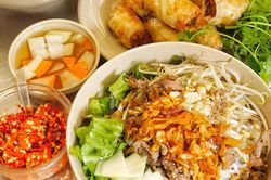 Các món bún nguội thu hút tín đồ ẩm thực ở TP.HCM