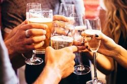 Bộ Y tế hướng dẫn uống rượu bia an toàn ngày Tết