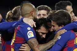 Barcelona 1-0 Granada: Messi vẫn là người hùng, Quique Setien khởi đầu suôn sẻ