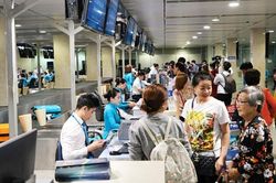 Không để thiếu tàu xe, 'tăng giá, nhồi khách' dịp Tết