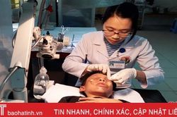 Chế tạo pháo, một học sinh Hà Tĩnh suýt mù mắt