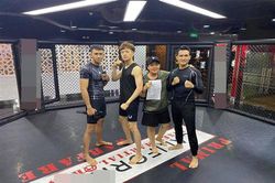 Tích cực giảm cân, Ngô Kiến Huy khoe bắp tay đáng nể nhưng dân tình chỉ dán mắt vào đôi chân gầy báo động của anh