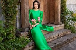 MC Thanh Mai khoe xuân sắc ngời ngời với áo dài dịp Tết