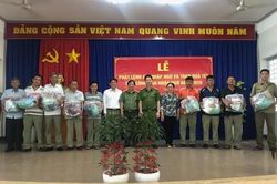 Báo Công an TPHCM tặng quà Tết cho người nghèo ở Bình Dương