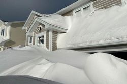 Canada: Hàng trăm binh sĩ được điều động hỗ trợ dọn dẹp tuyết dày kỷ lục