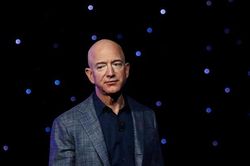 Jeff Bezos mất ngôi giàu nhất hành tinh