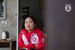 Nụ cười lạc quan của nữ sinh Ngoại Thương trước cái Tết 'không còn bố ở bên'