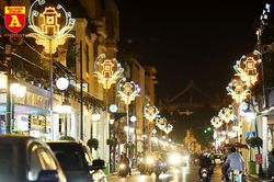 Đẹp mê mẩn với các mẫu đèn trang trí trên đường phố Hà Nội