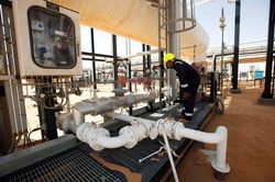 Giá dầu Brent lại vượt 65 USD/thùng do lo ngại bất ổn chính trị tại Libya,Iraq