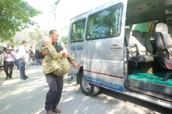 Ấm lòng những chuyến xe đưa bệnh nhân về quê ăn Tết