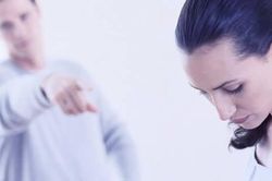 Vợ khốn khổ vì chồng ghen rồi gây sự cả với bác sỹ khám... phụ khoa