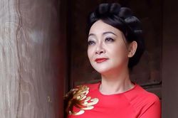 Nghệ sĩ Trà My khoe vẻ mặn mà trong áo dài xuân