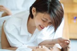 Mẹ chồng phát hiện con dâu ngoại tình, sốc vì sự thật này khi bắt quả tang trong nhà nghỉ