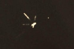 UFO khổng lồ '4 tay' trên khí quyển Trái Đất gây xôn xao