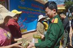 Tổ chức 'Ngày hội Bánh chưng xanh vì người nghèo'