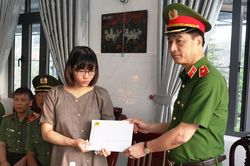 Lãnh đạo Bộ Công an thăm, động viên gia đình Thượng úy CSGT hy sinh