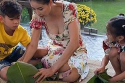 Giỏi giang trên thương trường, lộng lẫy ở sân khấu, Hoa hậu Hà Kiều Anh vẫn biết gói hơn 100 cái bánh chưng đón Tết