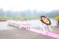 Đoàn đại biểu Đảng ủy Công an Trung ương, lãnh đạo Bộ Công an vào Lăng viếng Chủ tịch Hồ Chí Minh