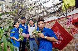Hàng trăm bánh chưng Tết dành tặng người nghèo