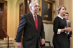 Phiên tòa luận tội ông Trump bắt đầu với mâu thuẫn về nhân chứng