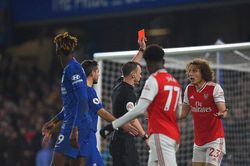 David Luiz bị đuổi, Arsenal cưa điểm siêu kịch tính với Chelsea