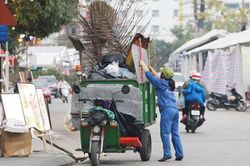 Bóng áo xanh trong đêm giao thừa