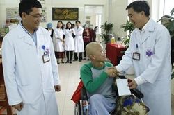 Bữa cơm tất niên cùng người bệnh ung thư đón Tết ở bệnh viện