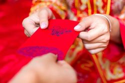 Phong bao lì xì và số tiền cấm kỵ mừng tuổi năm mới