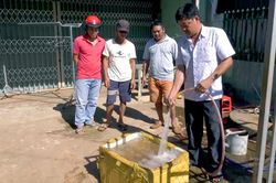 Người dân hoang mang vì nước giếng có mùi lạ ngày cận Tết