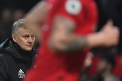 M.U thua sốc Burnley, HLV Solskjaer lập cột mốc đáng buồn