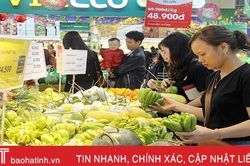Người dân Hà Tĩnh ùn ùn đi sắm tết, siêu thị chật như nêm
