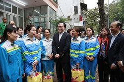 Bí thư Thành ủy Hoàng Trung Hải thăm hỏi, động viên các đơn vị ứng trực phục vụ nhân dân dịp Tết Canh Tý