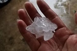 Nhiều tỉnh xuất hiện mưa đá vào 30 Tết
