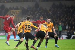 Wolves 1-2 Liverpool: Firmino sắm vai người hùng, Liverpool tiến gần chức vô địch