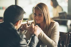 Chán chồng 'lên tận cổ' vẫn dứt khoát không ly hôn vì sợ... mất tiền