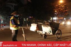 Theo chân những người làm sạch phố phường Hà Tĩnh ngày cuối năm