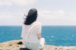 Cầm số vàng cưới ra tiệm bán, tôi choáng váng khi biết một nửa là hàng giả, biết kẻ tráo vàng, tôi càng sốc nặng hơn nhưng không dám nói ra