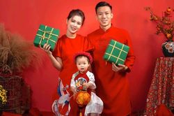 Quế Ngọc Hải lãng mạn bên vợ chờ đón Tết Nguyên đán