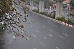 Đường phố thủ đô Hà Nội yên bình, vắng vẻ sáng 30 Tết