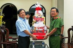 Lãnh đạo Công an TPHCM chúc Tết Báo CATP