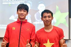Hùng Dũng, Hoàng Đức chúc Tết độc giả Zing.vn