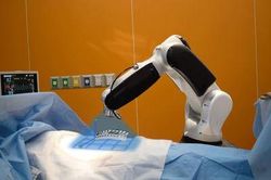Mỹ dùng robot điều trị cho bệnh nhân nhiễm virus corona