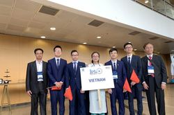 Các chàng trai, cô gái 'Vàng' trăn trở về ô nhiễm khí hậu