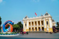 Thủ đô đẹp bình yên sau cơn mưa lớn đêm giao thừa