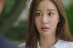 Phát hiện chị dâu ngoại tình từ một lần 'mượn' túi xách, nhưng điều khiến em chồng sốc hơn cả là câu nói này
