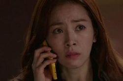 Gọi vào số tổng đài lưu trong điện thoại chồng, tôi chết điếng vì thấy tiếng người phụ nữ đó cất lên