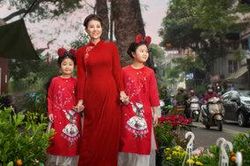 3 mẹ con Thanh Hương mặc đồ đôi dạo phố du xuân hút bao ánh nhìn