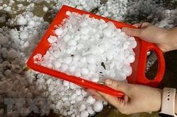 Hàng trăm nhà dân ở Bắc Kạn bị thủng, tốc mái do cơn mưa đá ngày 30 Tết